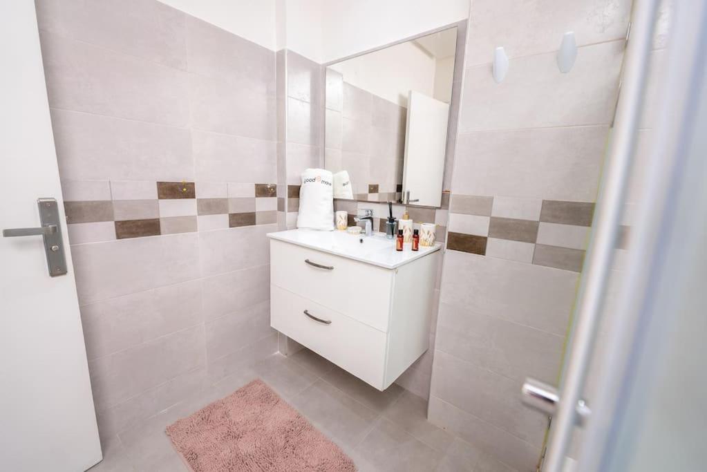 Tradition Meets Modern: 2Br Flat In Rabat Hassan Kültér fotó